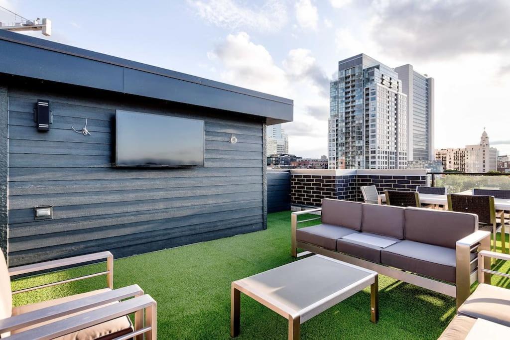 Вилла Breathtaking Downtown Penthouse A - Sleeps 11 Чикаго Экстерьер фото