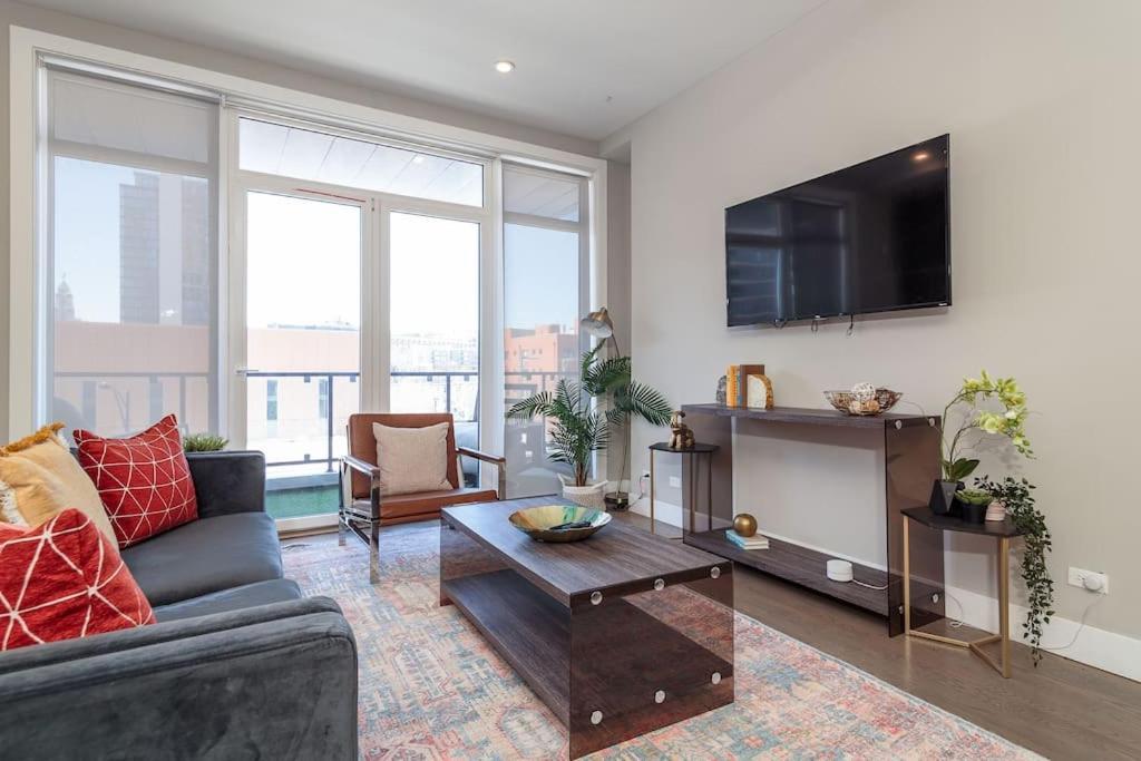Вилла Breathtaking Downtown Penthouse A - Sleeps 11 Чикаго Экстерьер фото