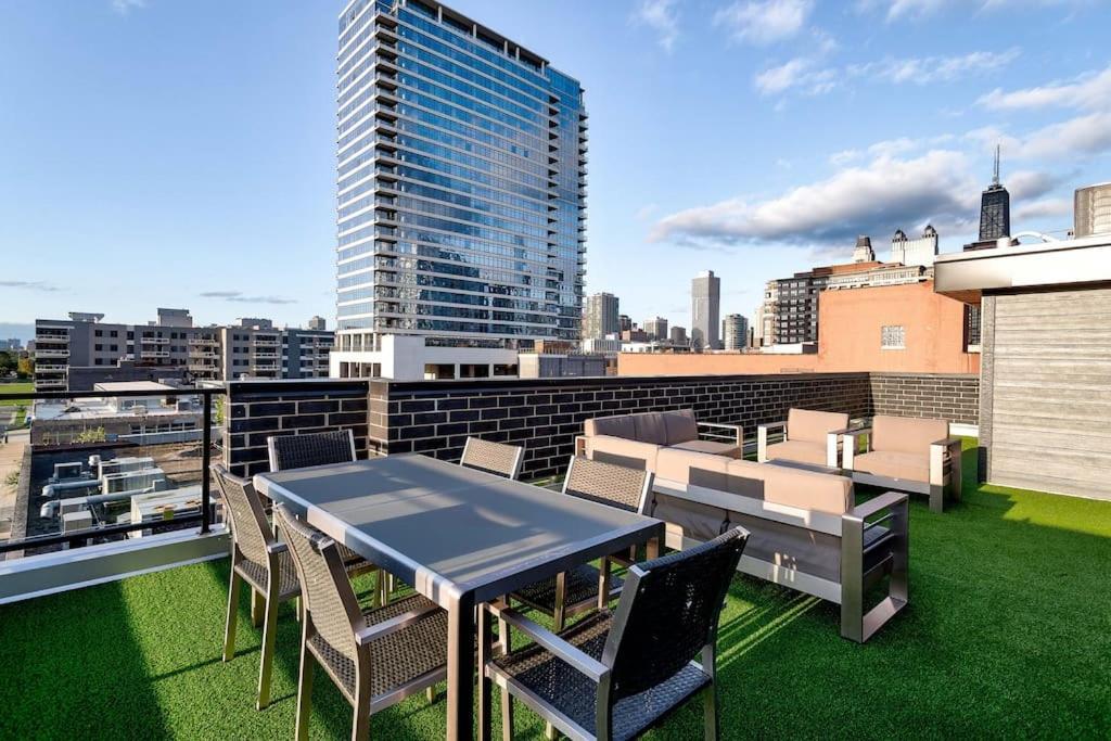 Вилла Breathtaking Downtown Penthouse A - Sleeps 11 Чикаго Экстерьер фото