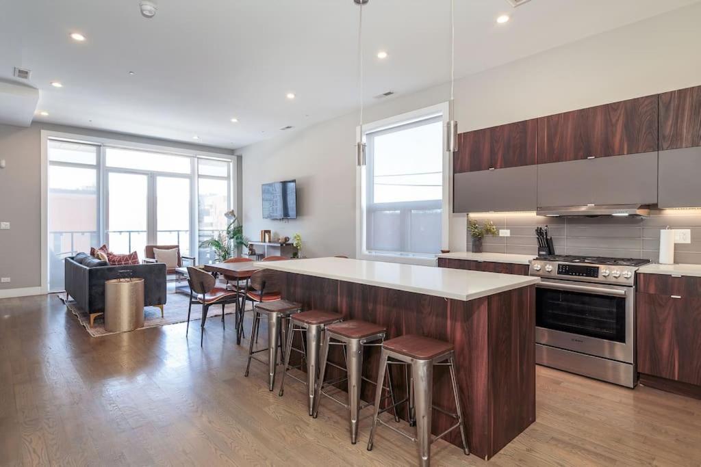 Вилла Breathtaking Downtown Penthouse A - Sleeps 11 Чикаго Экстерьер фото
